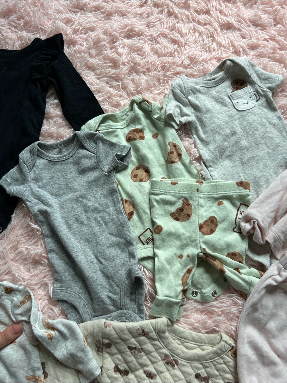 Newborn Carter's Outfit Bundle - Picture 9 of 14